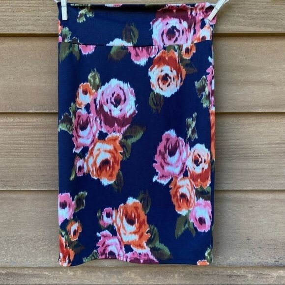 LulaRoe Floral Mini Skirt Pencil Form Fitting Blue with Roses Skirt Size XS - Picture 7 of 10